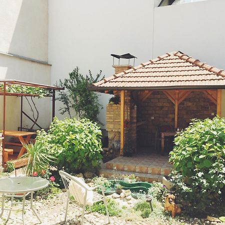 Guest House Nizama'S Place ซาราเยโว ภายนอก รูปภาพ