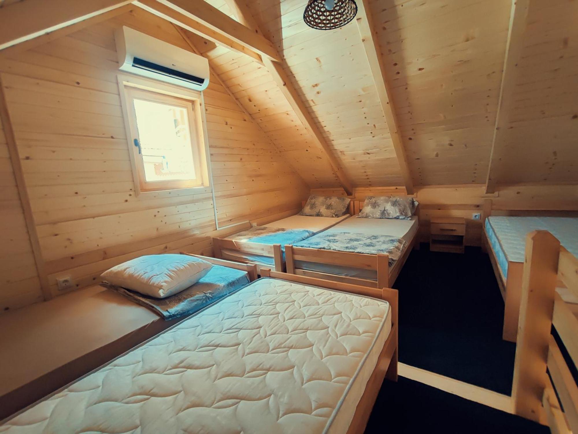 Guest House Nizama'S Place ซาราเยโว ภายนอก รูปภาพ
