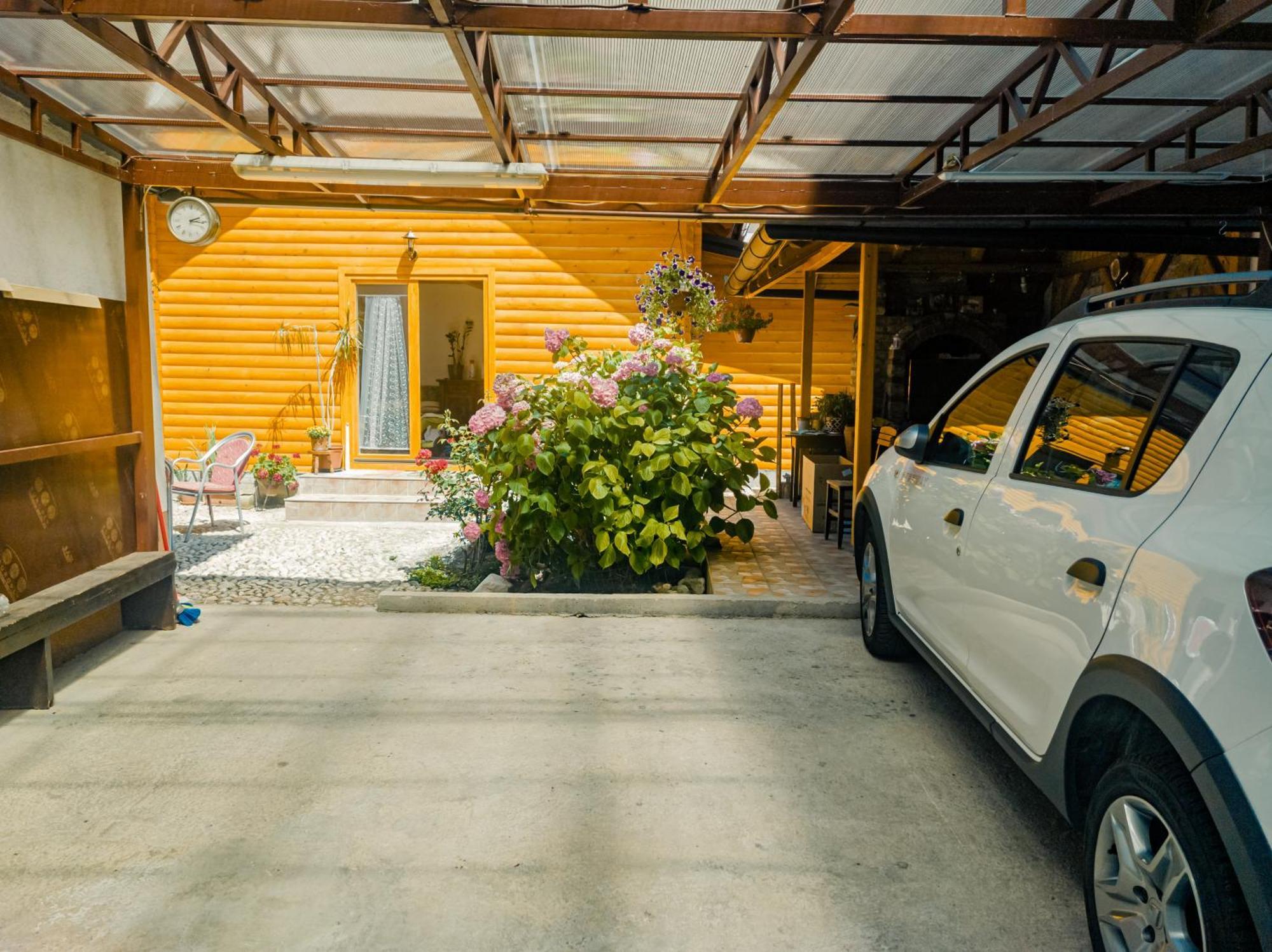 Guest House Nizama'S Place ซาราเยโว ภายนอก รูปภาพ