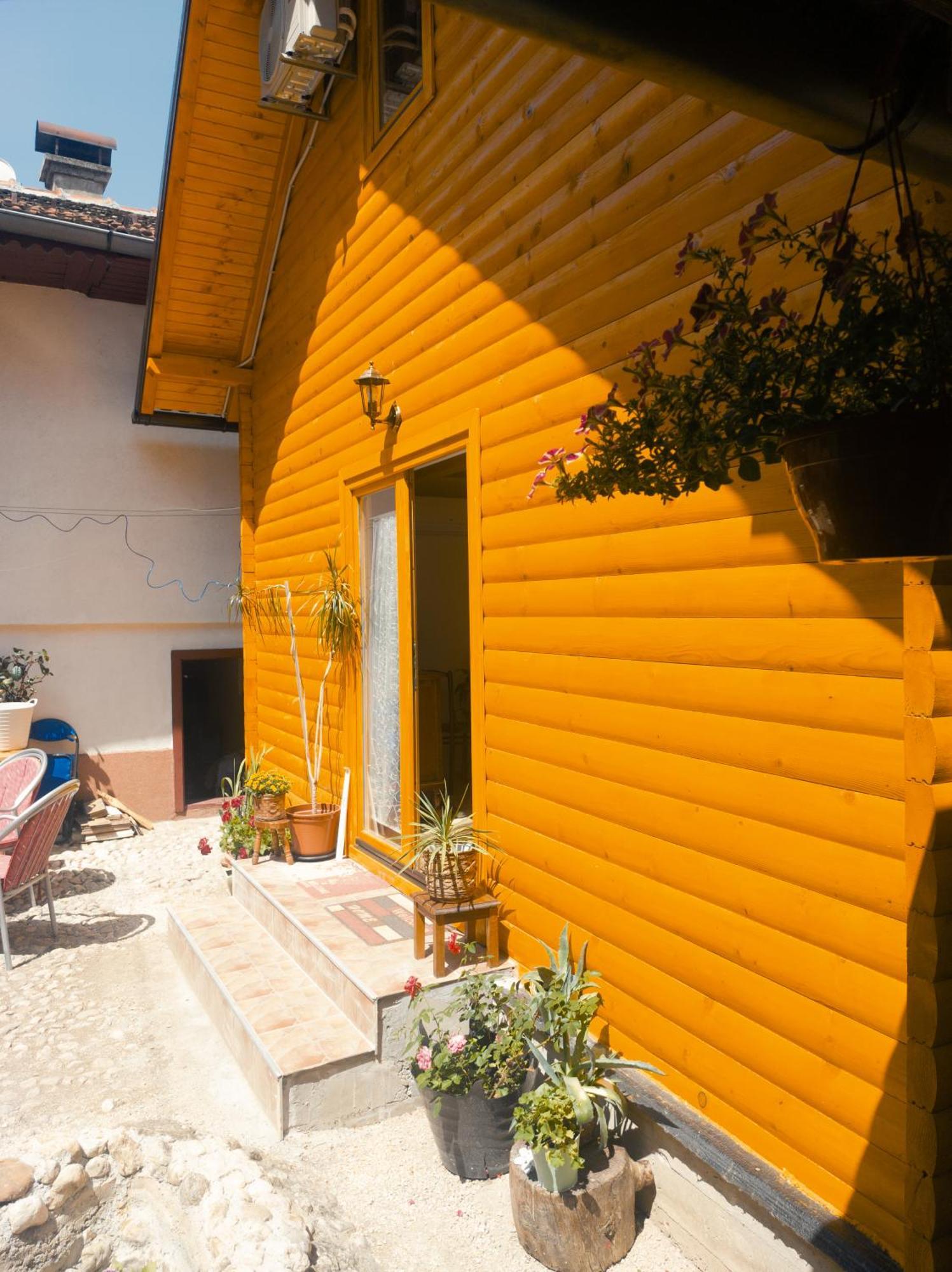 Guest House Nizama'S Place ซาราเยโว ภายนอก รูปภาพ
