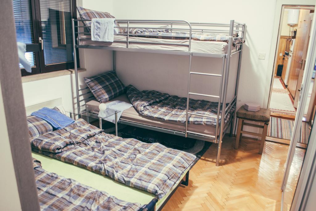 Guest House Nizama'S Place ซาราเยโว ภายนอก รูปภาพ