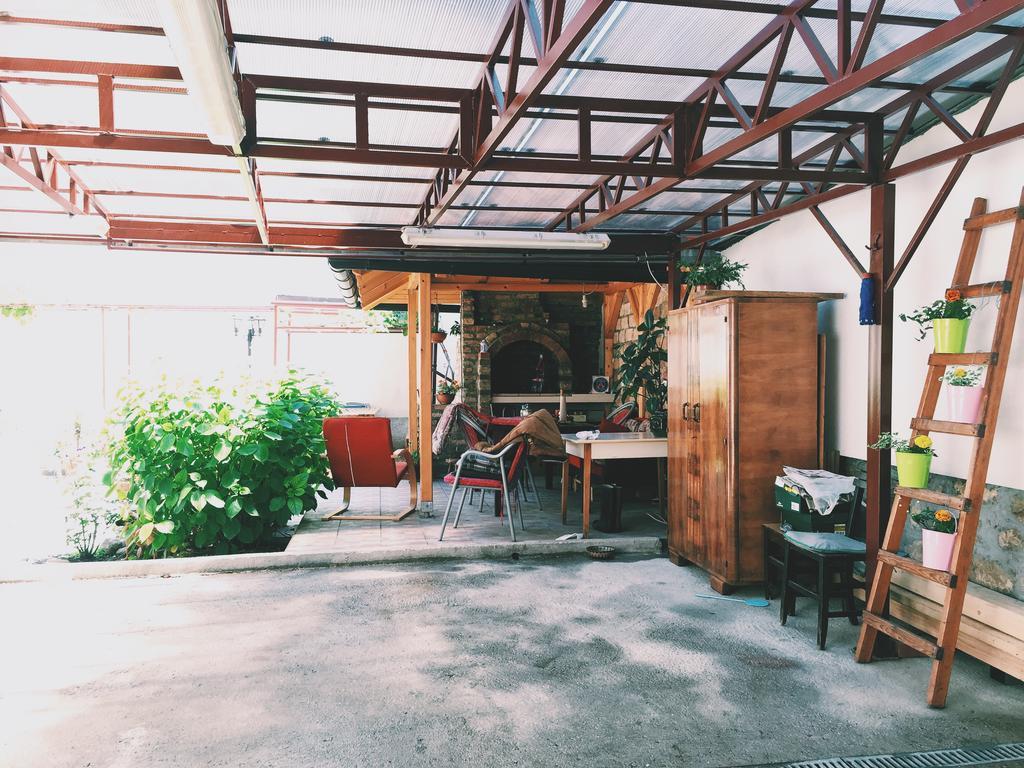 Guest House Nizama'S Place ซาราเยโว ภายนอก รูปภาพ