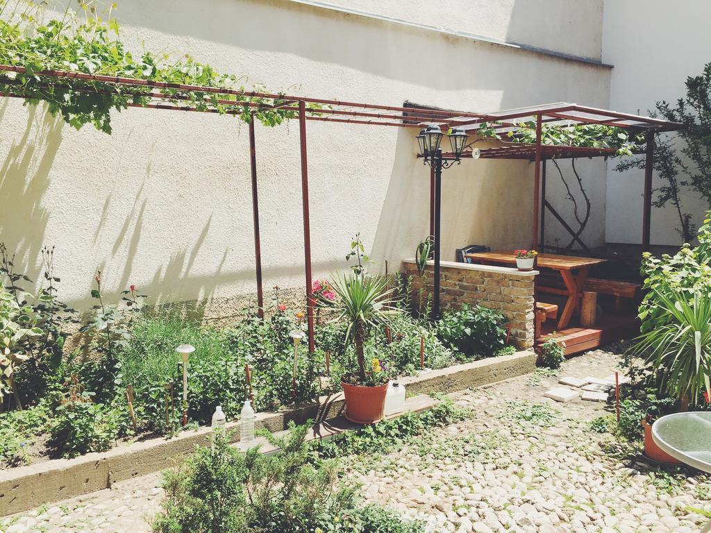 Guest House Nizama'S Place ซาราเยโว ภายนอก รูปภาพ