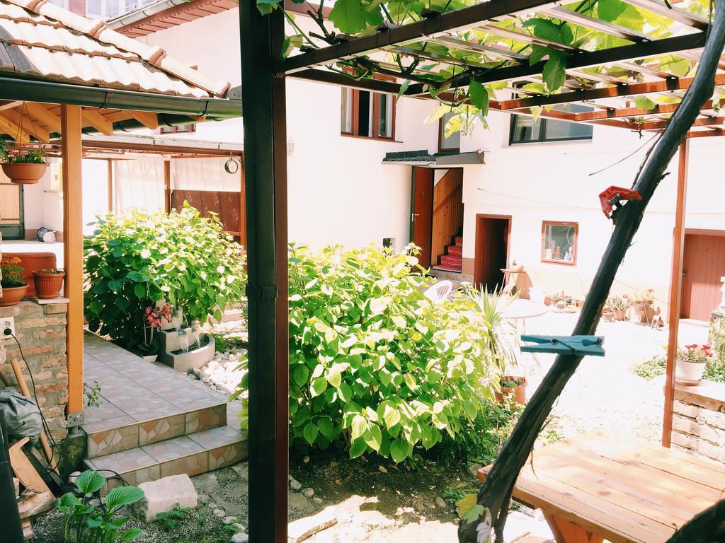 Guest House Nizama'S Place ซาราเยโว ภายนอก รูปภาพ